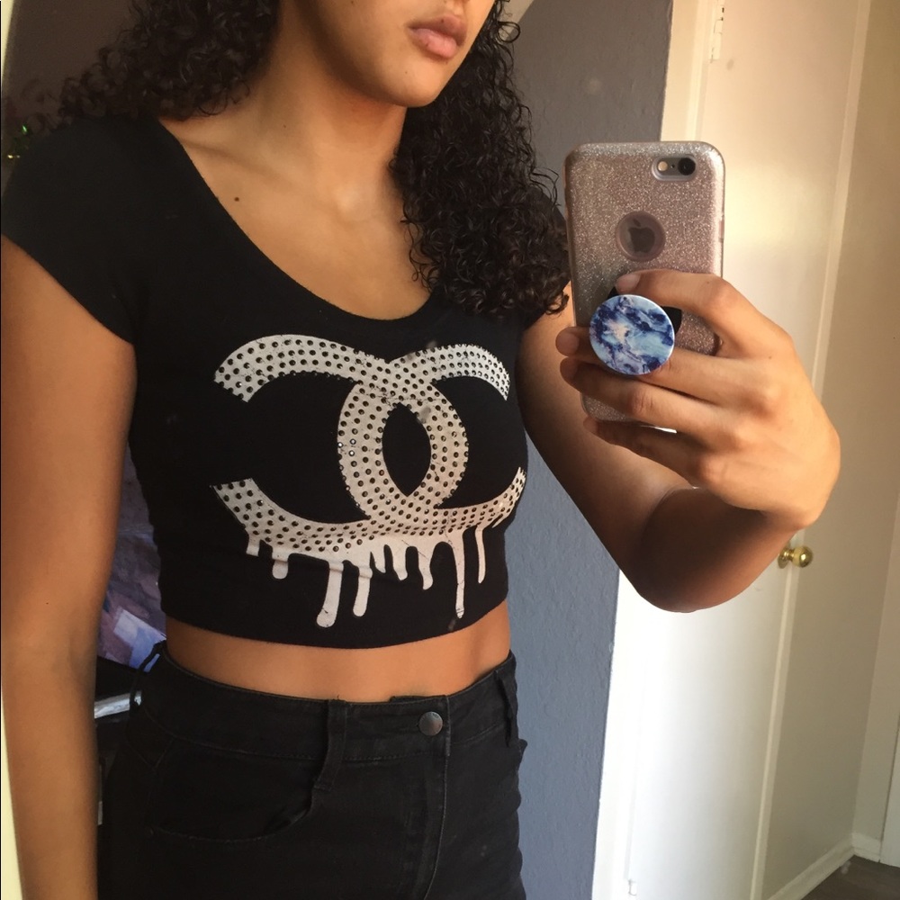 Chanel logo top
